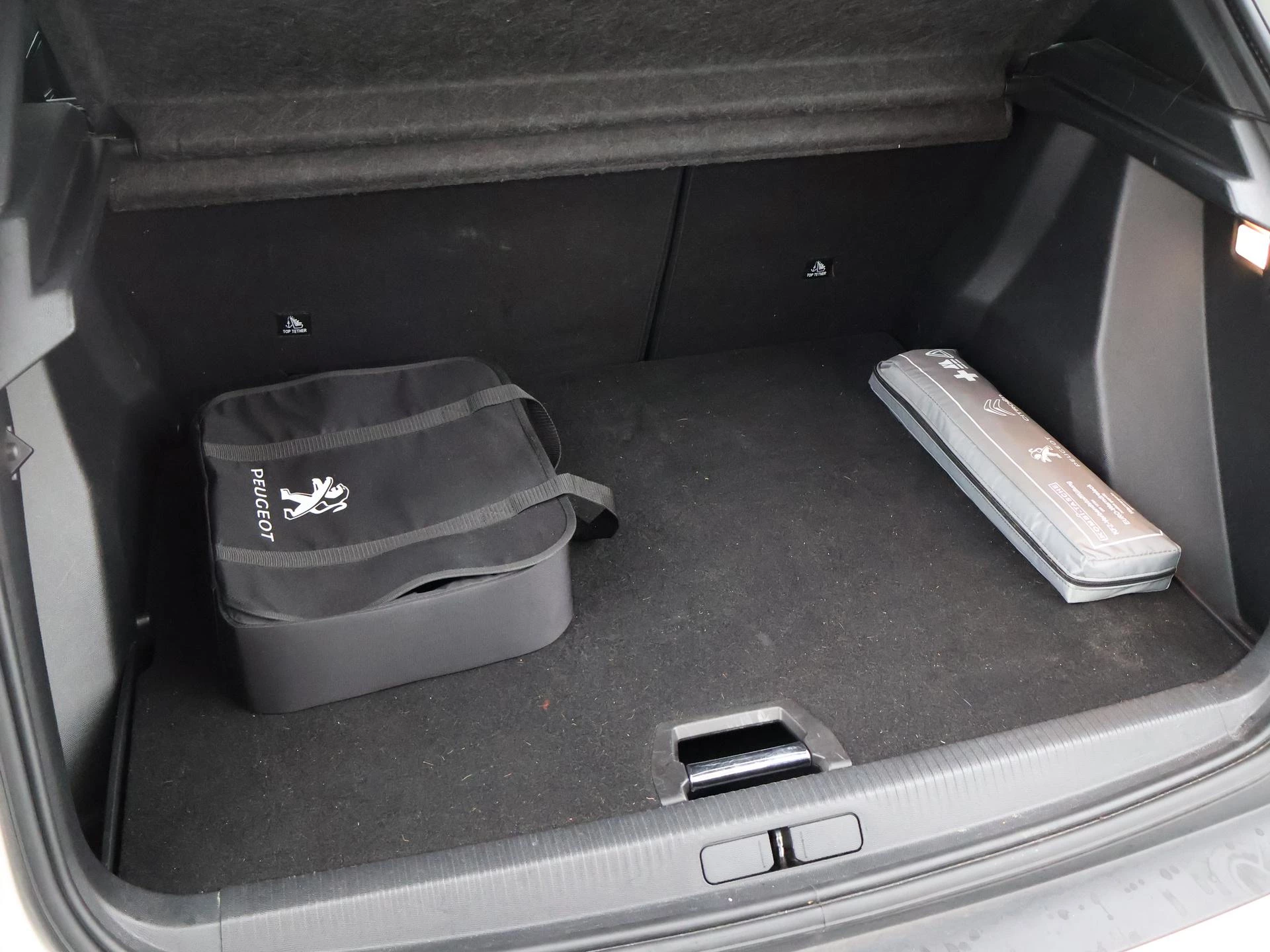 Hoofdafbeelding Peugeot e-2008