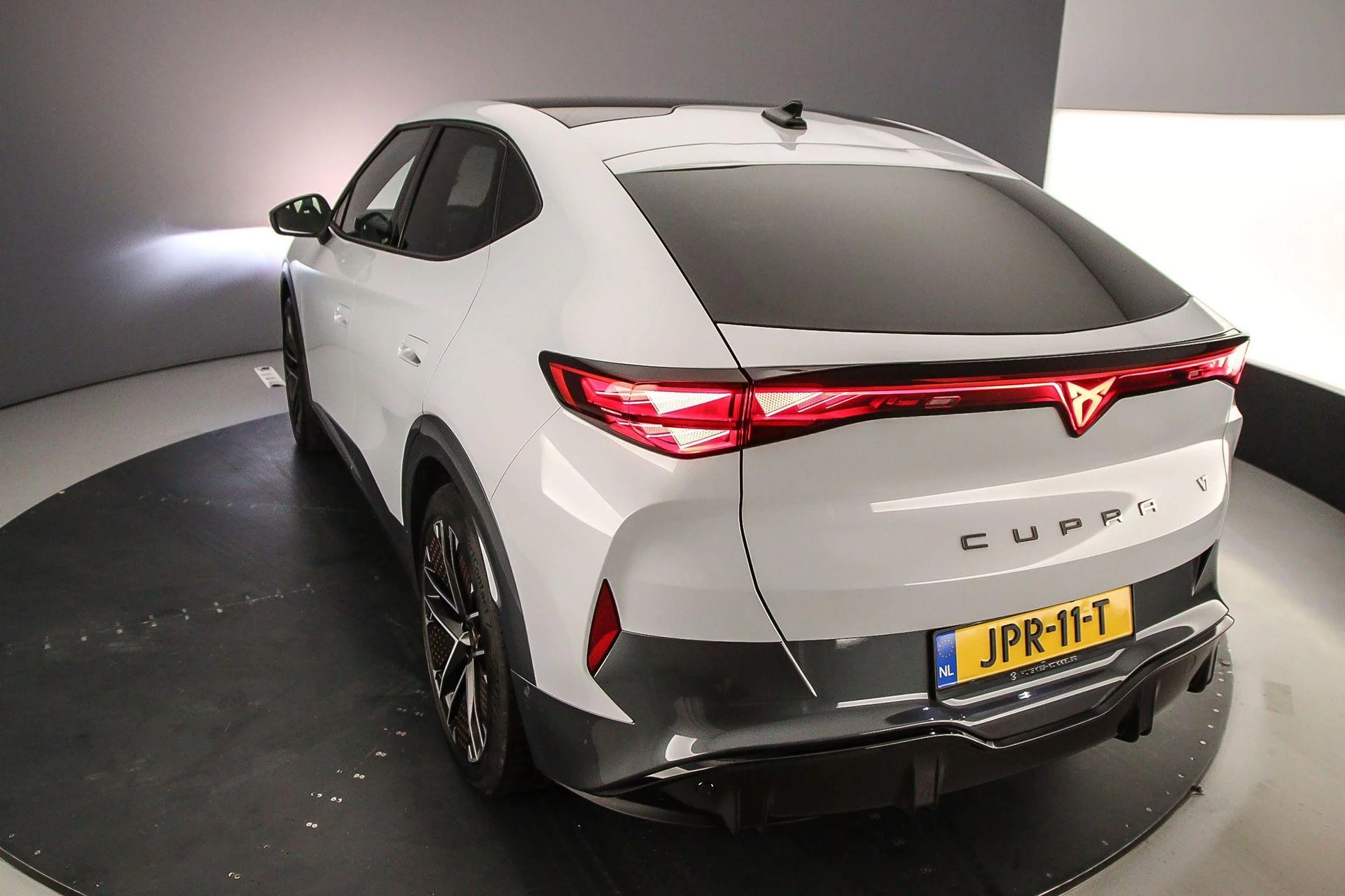 Hoofdafbeelding CUPRA Tavascan