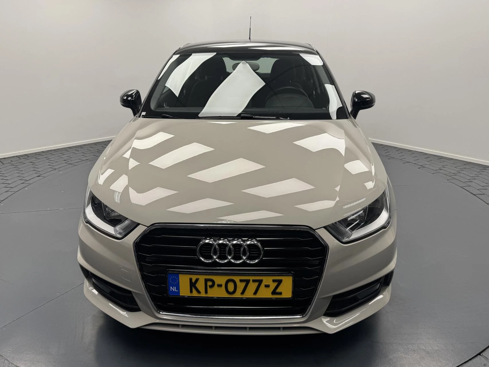 Hoofdafbeelding Audi 1.0 TFSi S-Line Airco-Navigatie-Cr.contr-Lm17''velgen