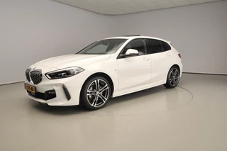 BMW 1 Serie 5-deurs 118i | M-Sportpakket | LED | Leder | Navigatie | Schuifdak | M-zetels | DAB | Hifi speakers | Alu 18 inch