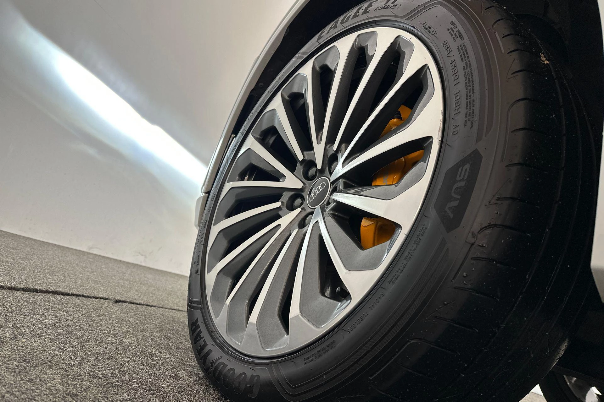 Hoofdafbeelding Audi e-tron