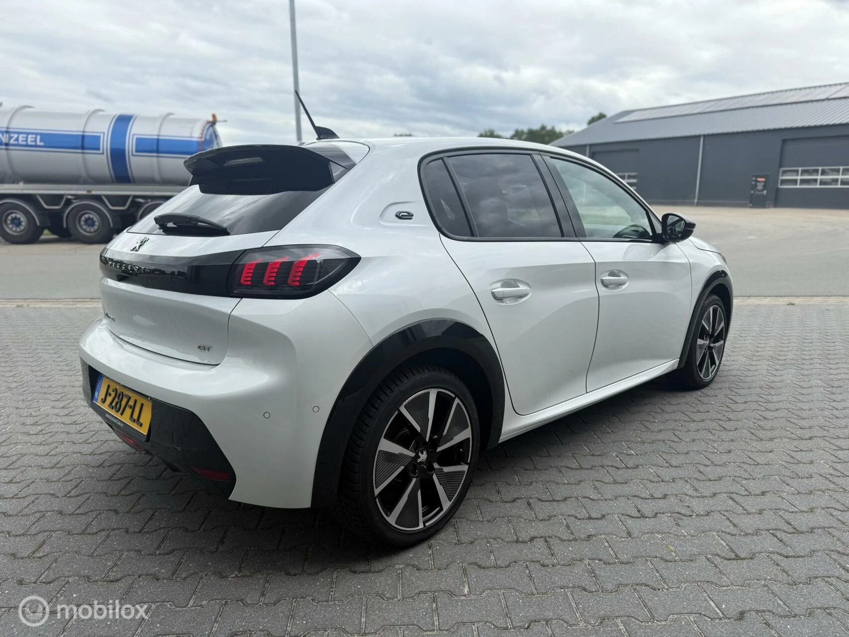 Hoofdafbeelding Peugeot e-208