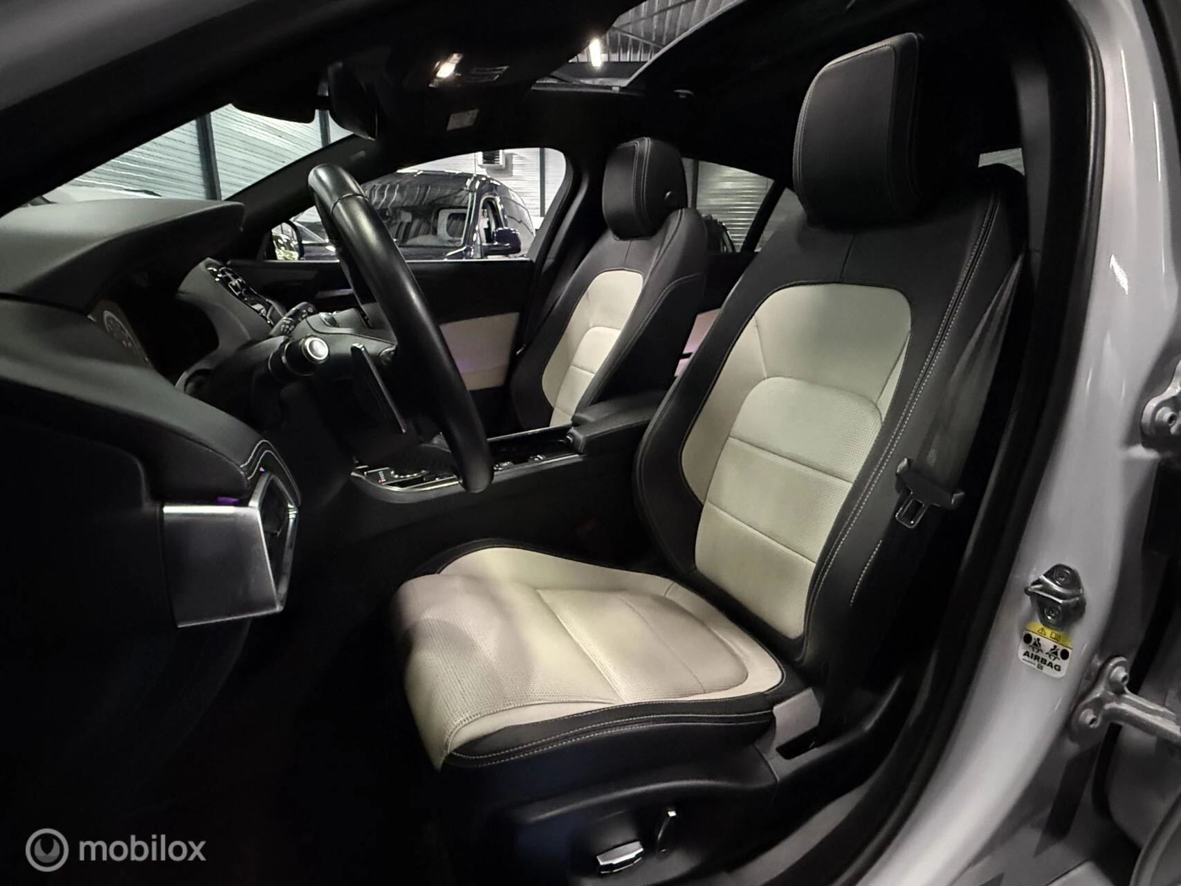 Hoofdafbeelding Jaguar XE