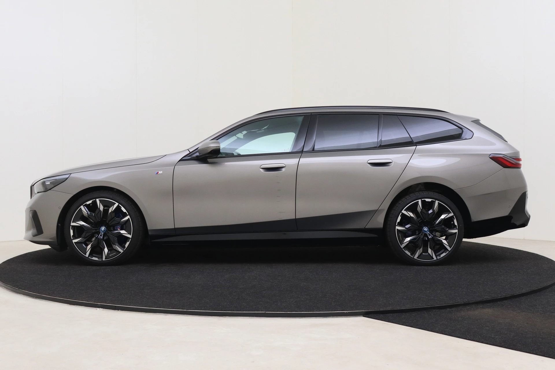 Hoofdafbeelding BMW i5