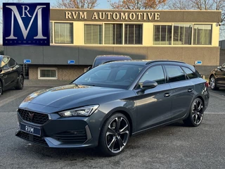 Cupra Leon Sportstourer 1.4 TSI eHybrid PHEV FR Business Intense VAN: €29.900,- VOOR: €26.440,- UW EINDEJAARSVOORDEEL: €3.460| LAGE KM STAND PAS 35.000KM ! | ELEK. TREKHAAK| STOEL + STUUR VERWARMING| CAMERA| ADAP. CRUISE | RIJKLAAR GELEVERD MET 12 MND BOVAG GARANTIE |