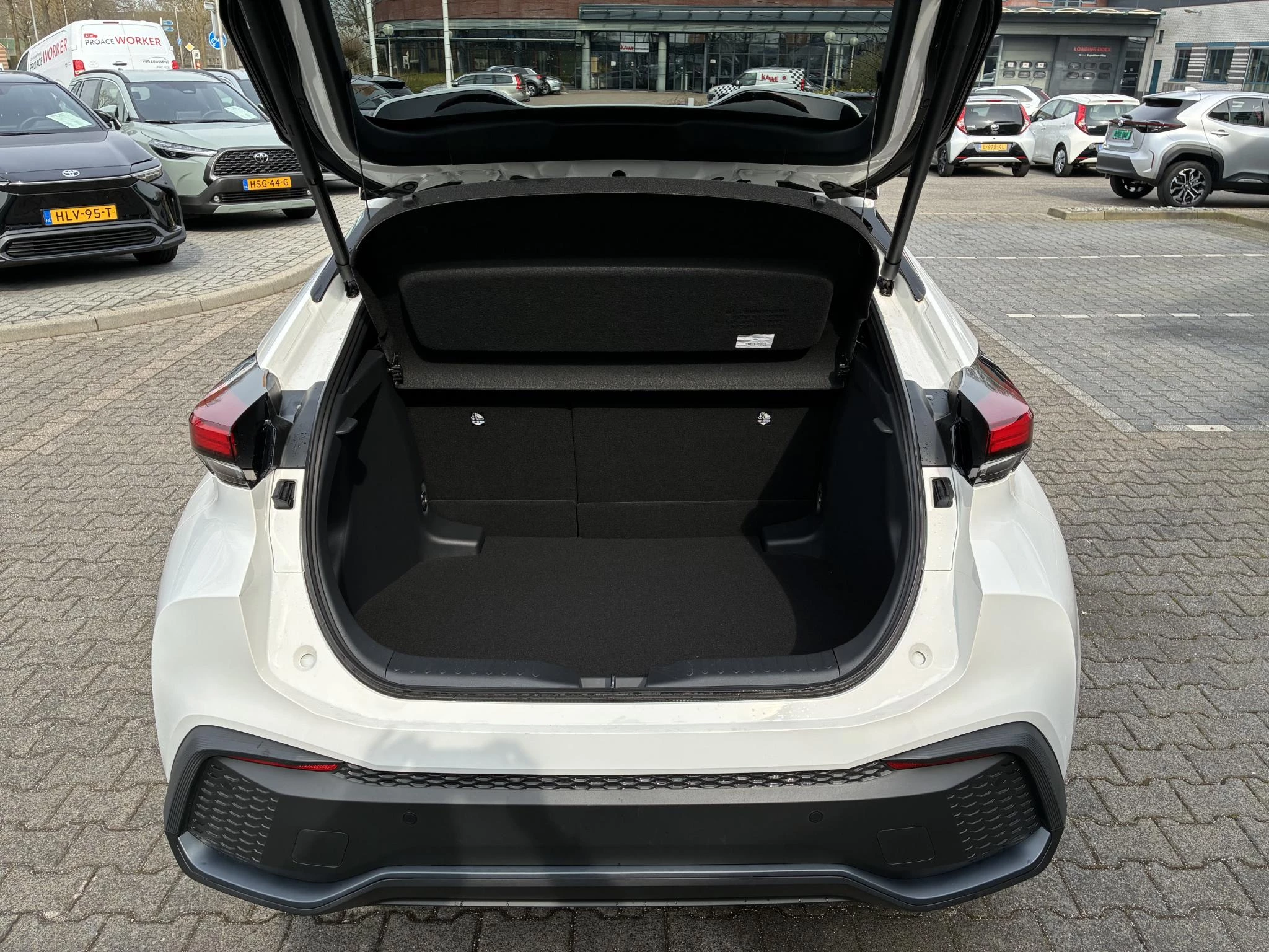 Hoofdafbeelding Toyota C-HR