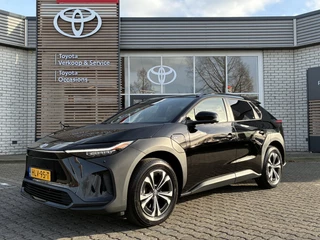 Hoofdafbeelding Toyota bZ4X Toyota bZ4X DYNAMIC 71KWH 3-FASE 360° CAMERA PARK-SENSOREN WARMTEPOMP STOEL/STUURVERW NAVI APPLE/ANDROID NL-AUTO