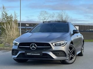 Mercedes CLA-klasse 250 e AMG CLA250e Coupe Panoramadak|Burmester®|Designo mountaingrijs|Sfeerverlichting|Night pakket|Camera