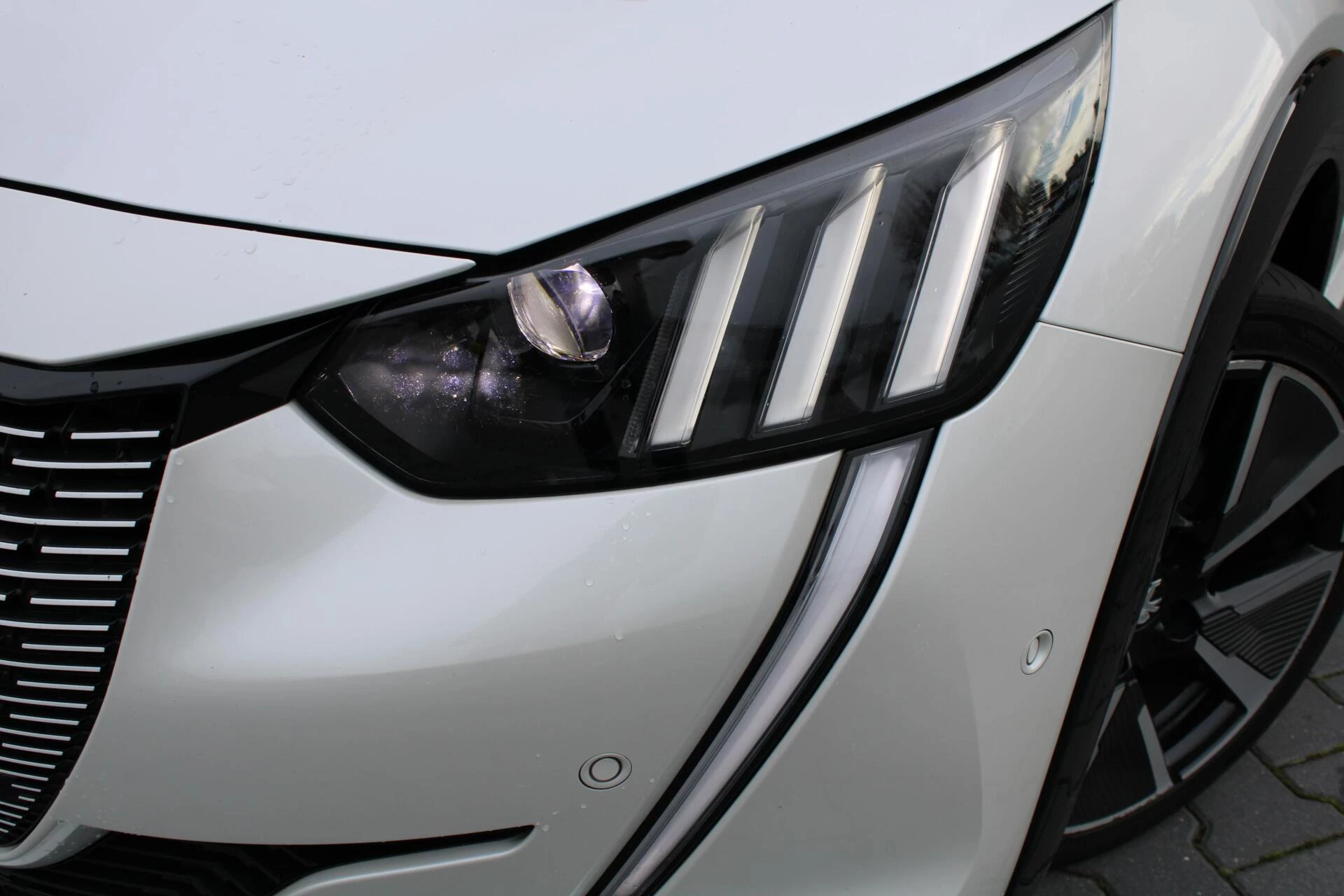 Hoofdafbeelding Peugeot e-208