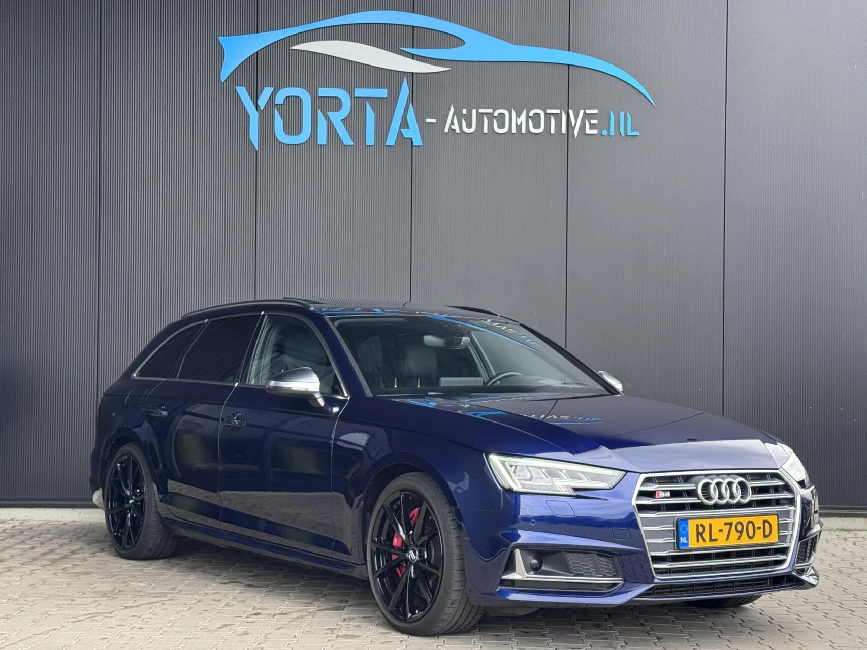 Hoofdafbeelding Audi S4