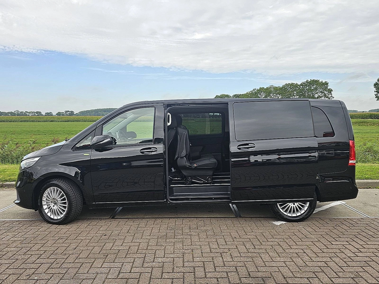 Hoofdafbeelding Mercedes-Benz EQV