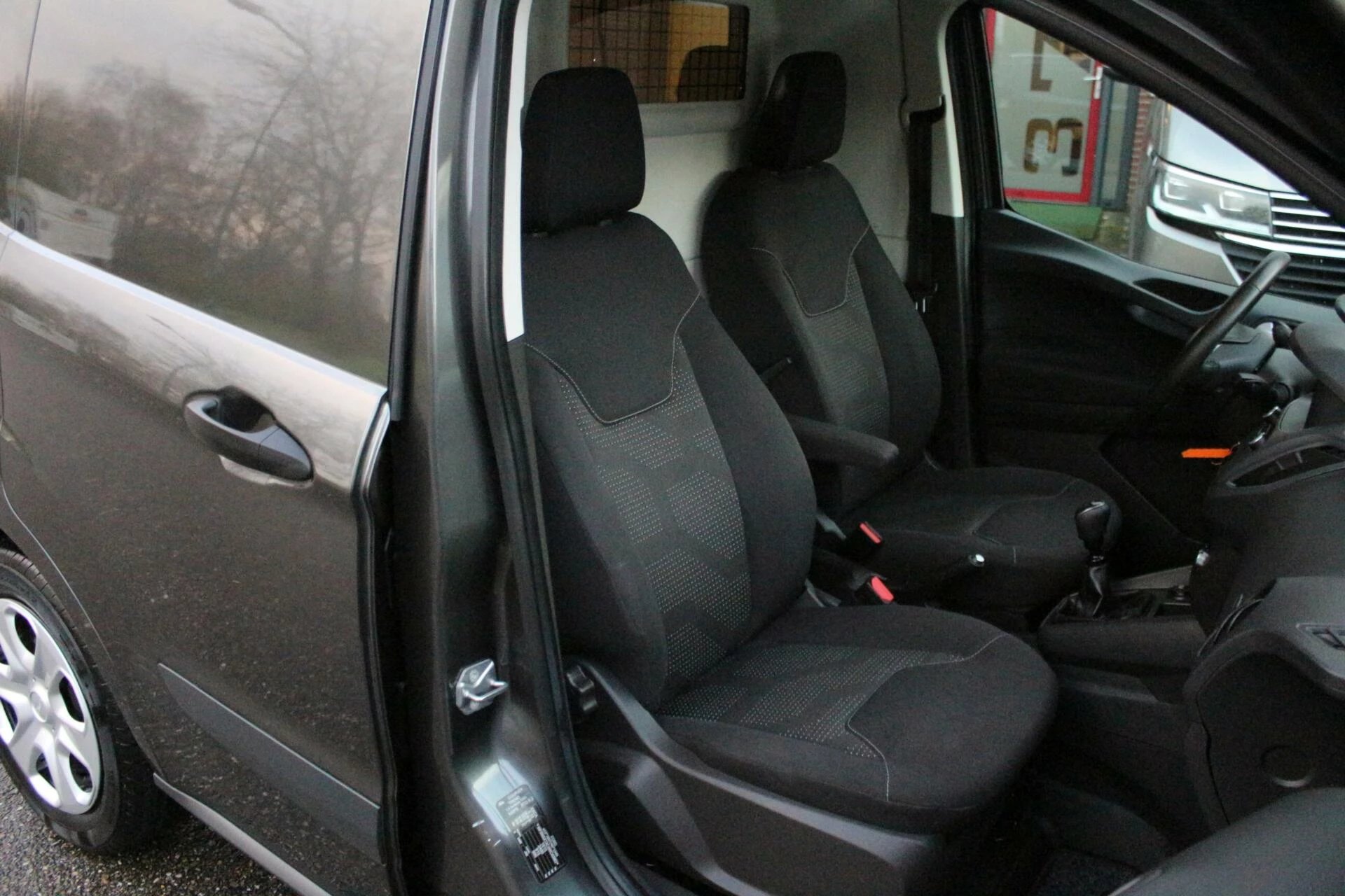 Hoofdafbeelding Ford Transit Courier