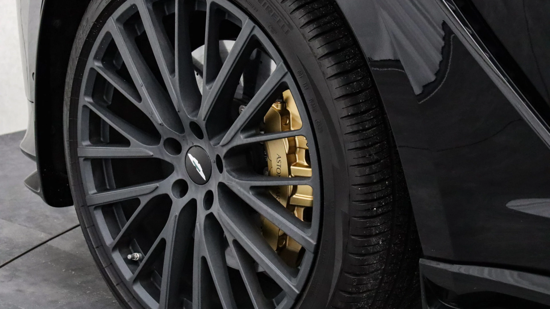 Hoofdafbeelding Aston Martin DBX