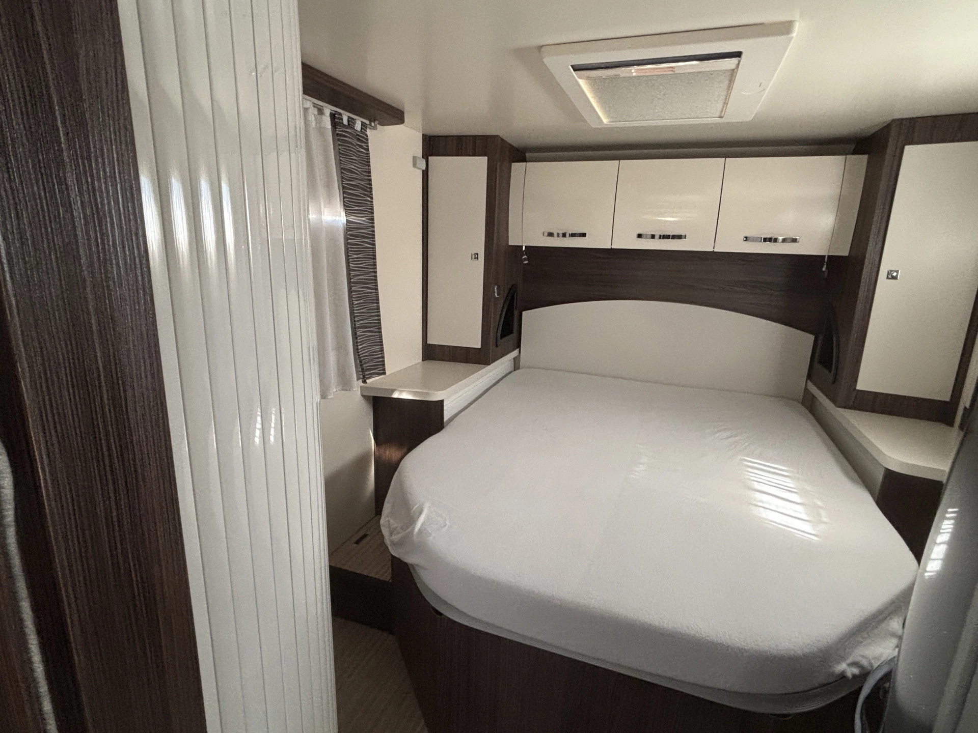 Hoofdafbeelding Benimar TESSORO 497 Automaat / Queensbed / Elektrische Hefbed / Leer / Constructsloten
