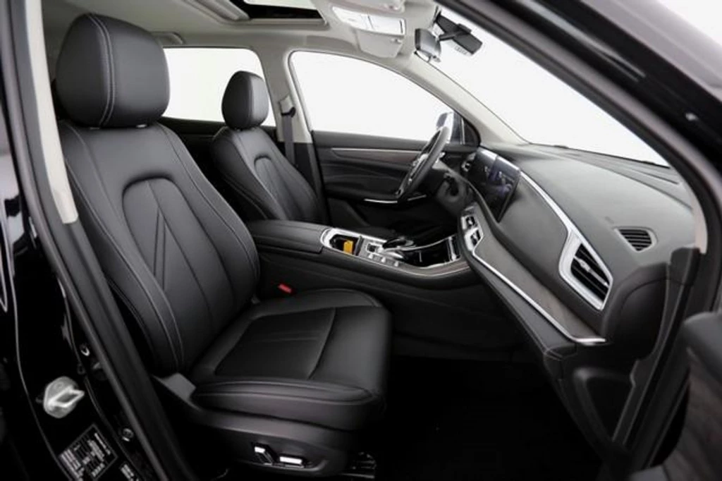 Hoofdafbeelding DFSK E5 PHEV