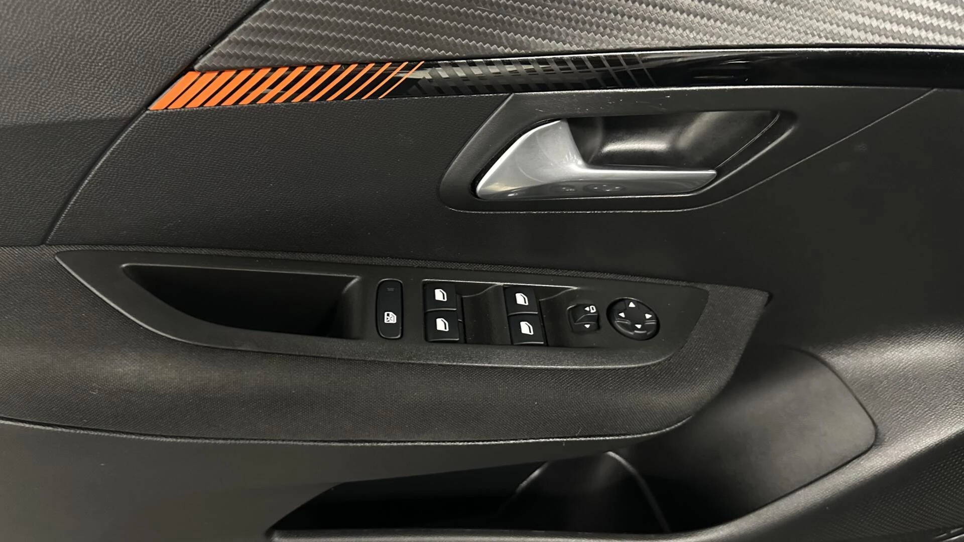 Hoofdafbeelding Peugeot e-208