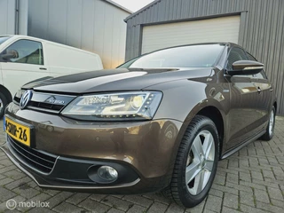 Hoofdafbeelding Volkswagen Jetta Volkswagen Jetta 1.4 TSI Hybrid Highline LED XENON APK 11/2025