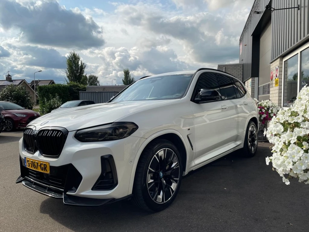 Hoofdafbeelding BMW iX3