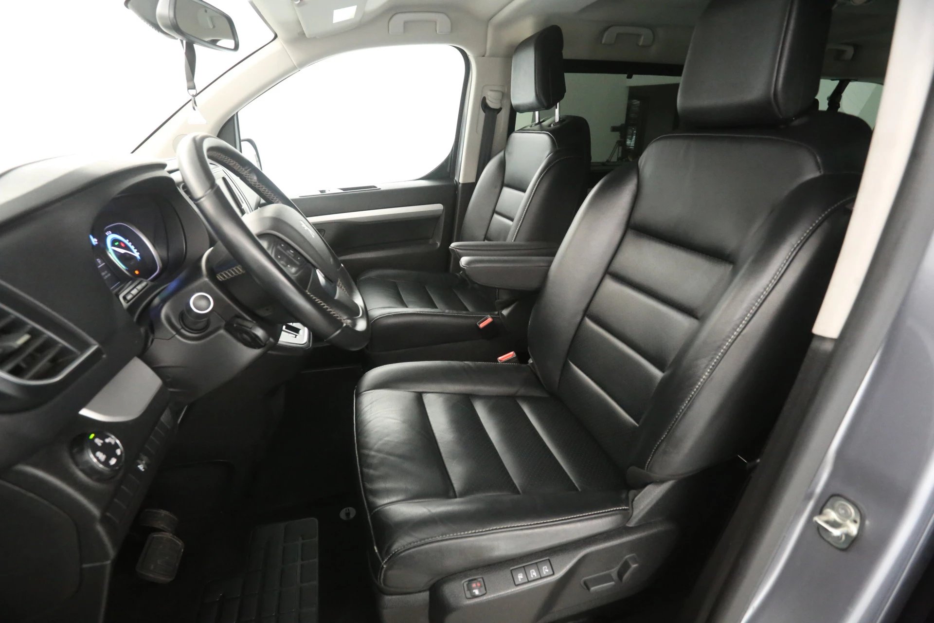 Hoofdafbeelding Peugeot e-Traveller