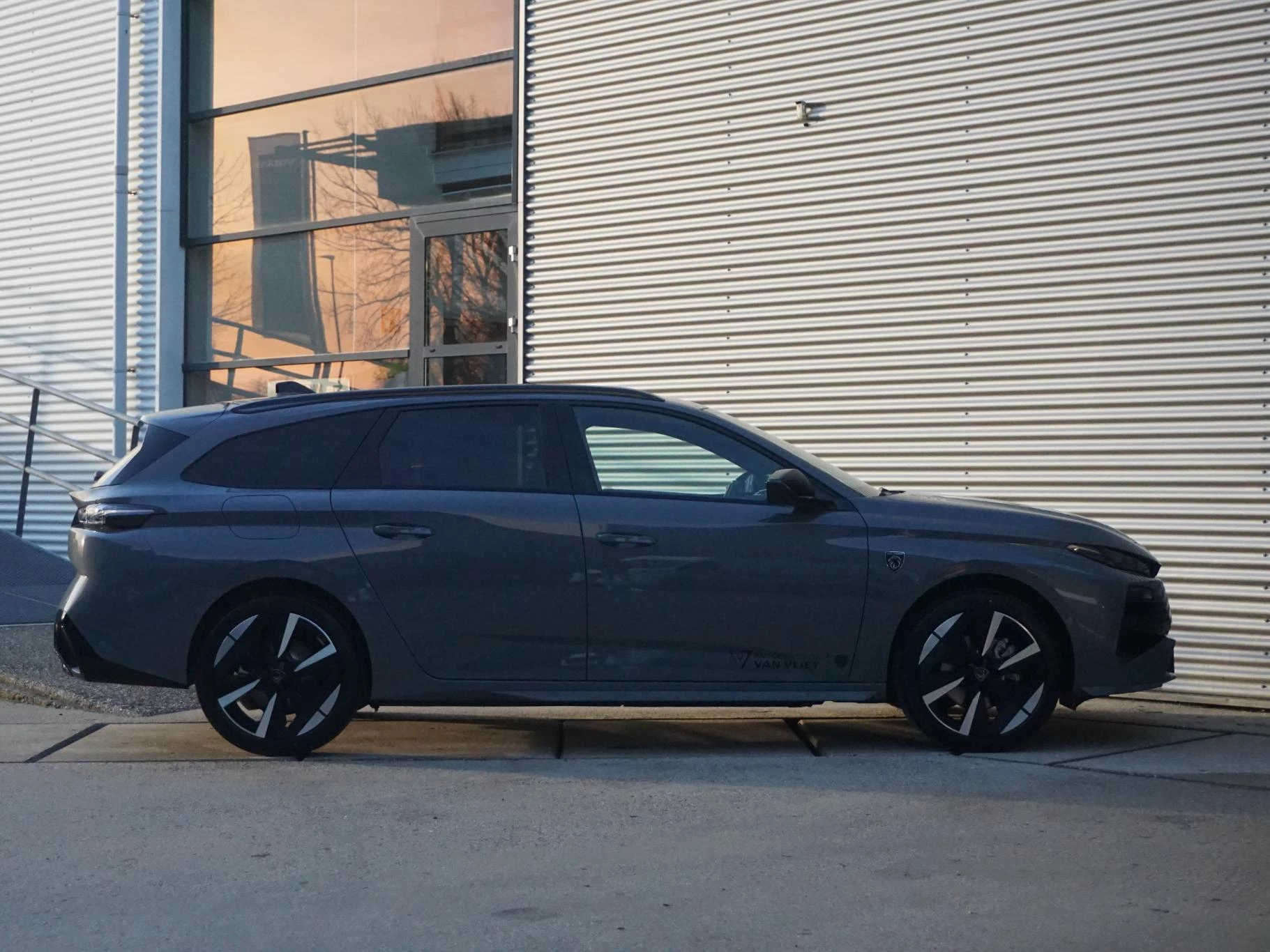 Hoofdafbeelding Peugeot e-308