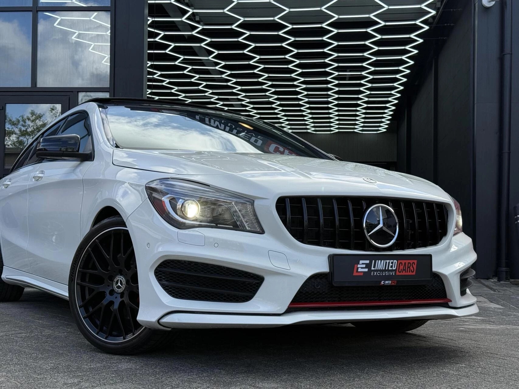 Hoofdafbeelding Mercedes-Benz CLA