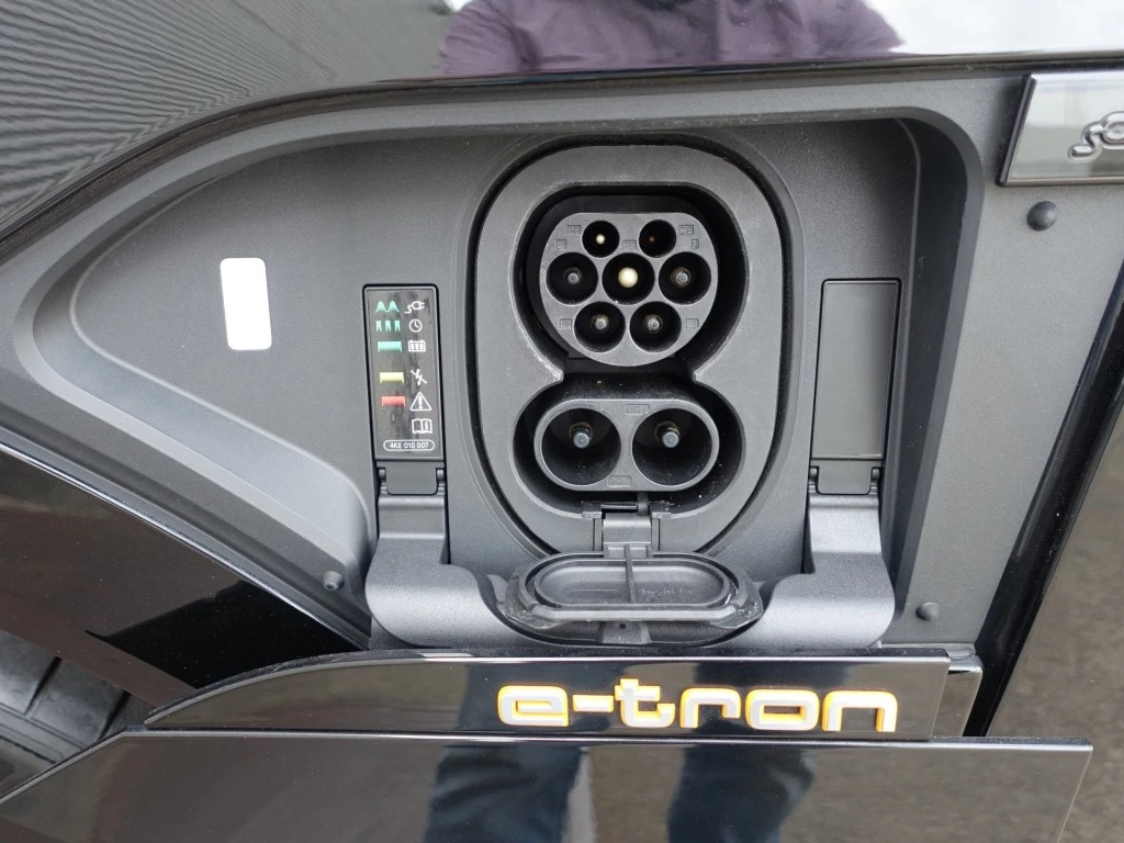 Hoofdafbeelding Audi e-tron