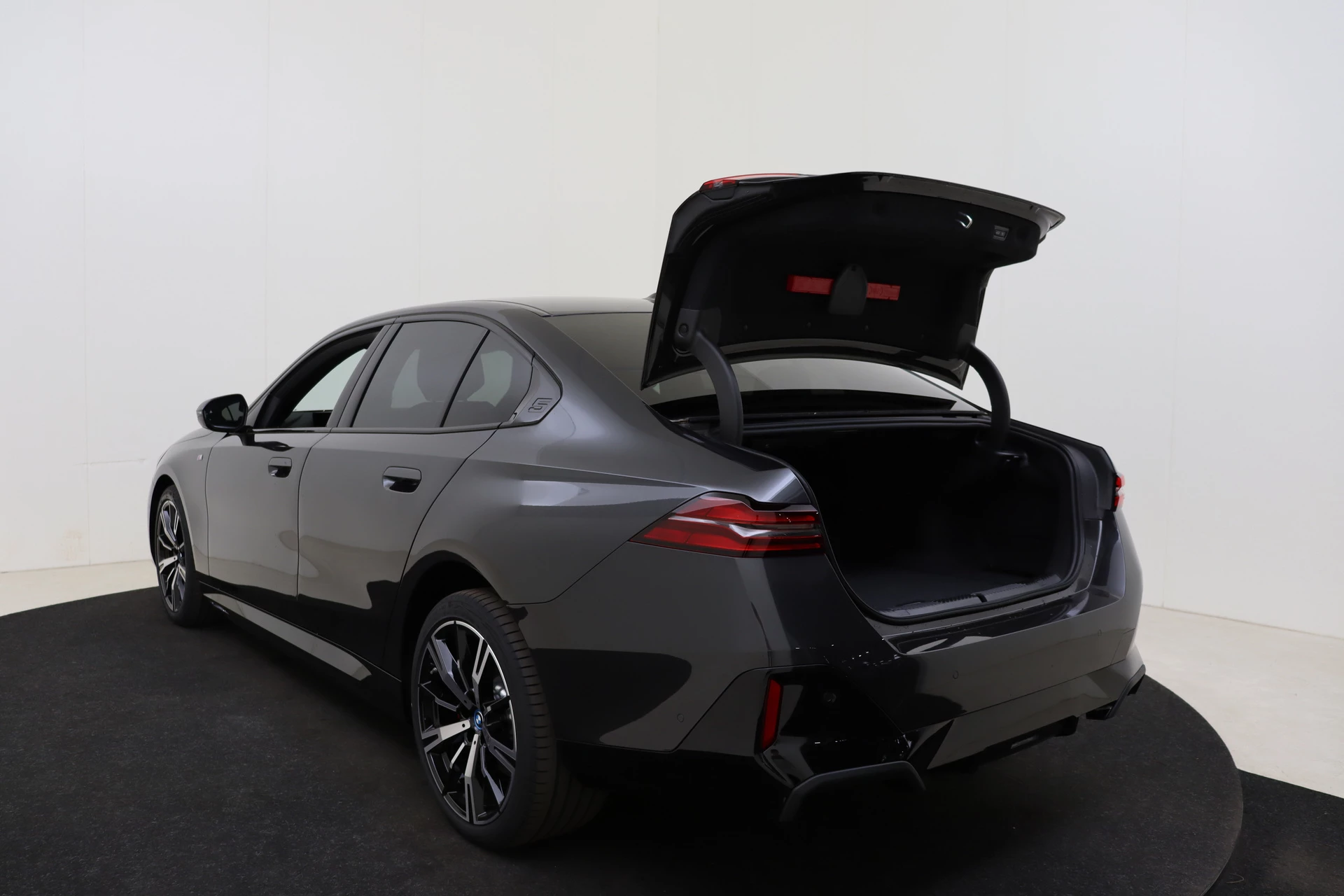 Hoofdafbeelding BMW i5