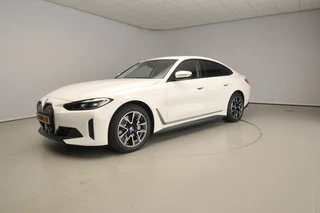 BMW i4 Gran Coupé eDrive40 | LED | Leder | HUD | Sportstoelen | Stoelverwarming | Achteruitrijcamera | DAB | Alu 18 inch