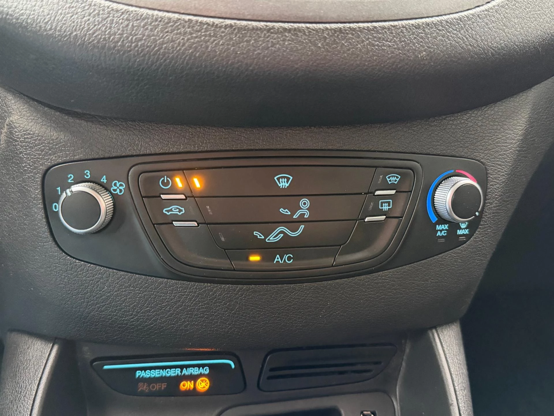 Hoofdafbeelding Ford Transit Courier