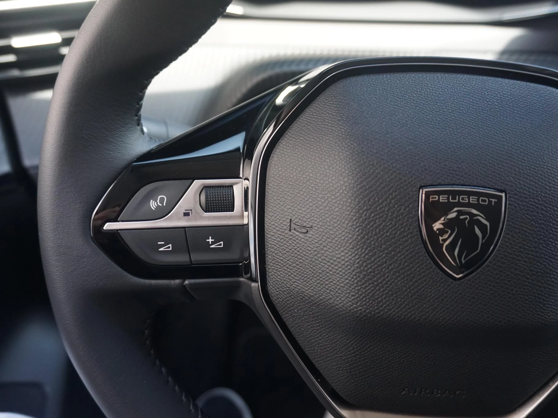 Hoofdafbeelding Peugeot e-208