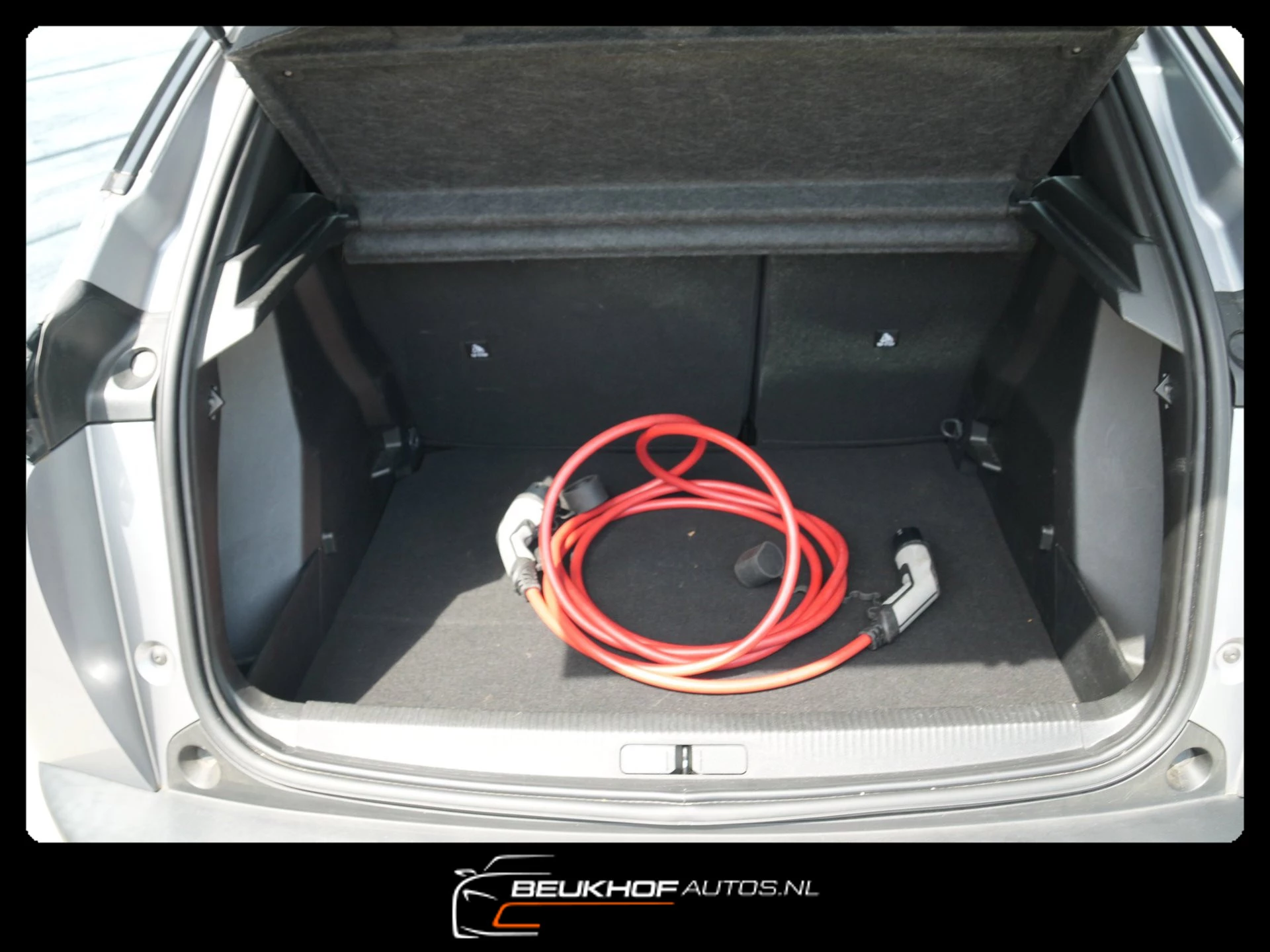 Hoofdafbeelding Peugeot e-2008