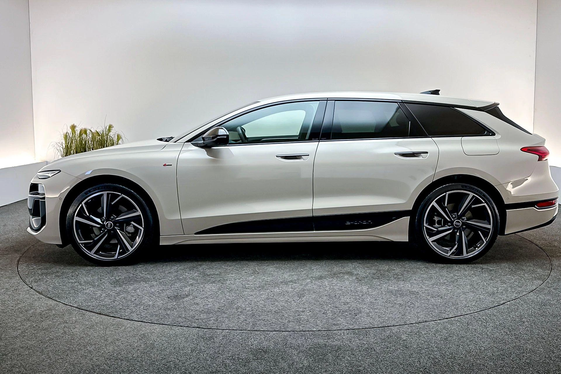 Hoofdafbeelding Audi A6 Avant e-tron