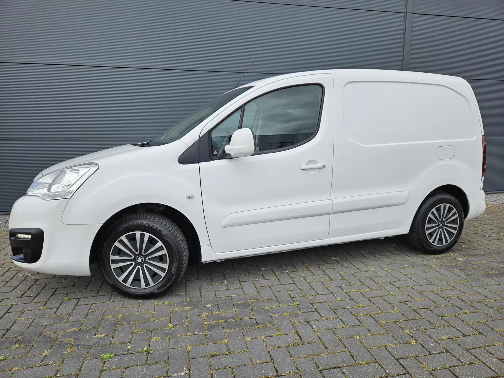 Hoofdafbeelding Peugeot Partner