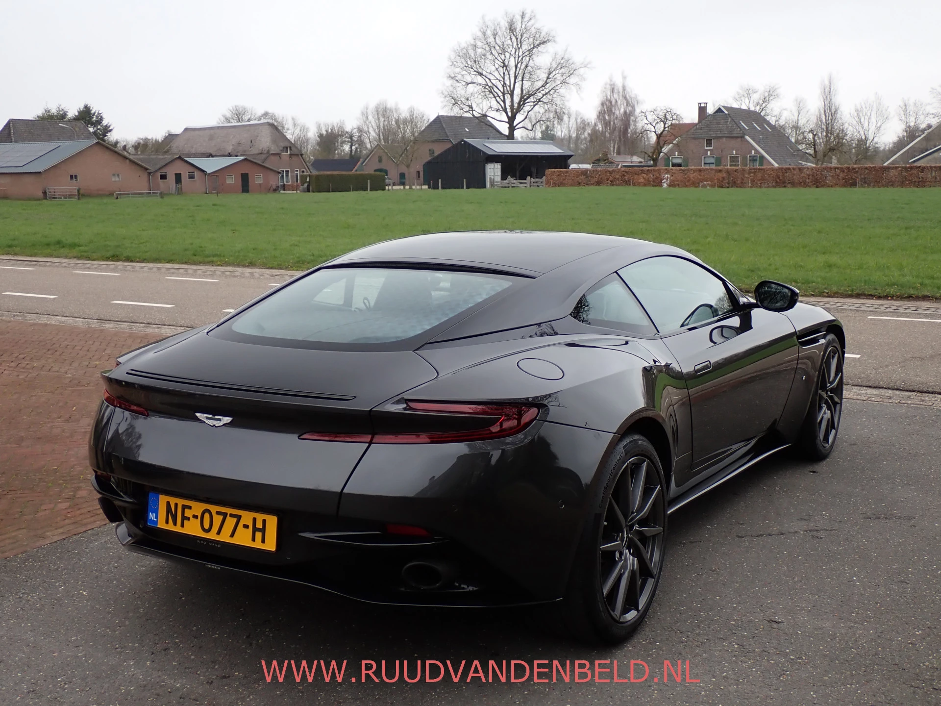 Hoofdafbeelding Aston Martin DB11