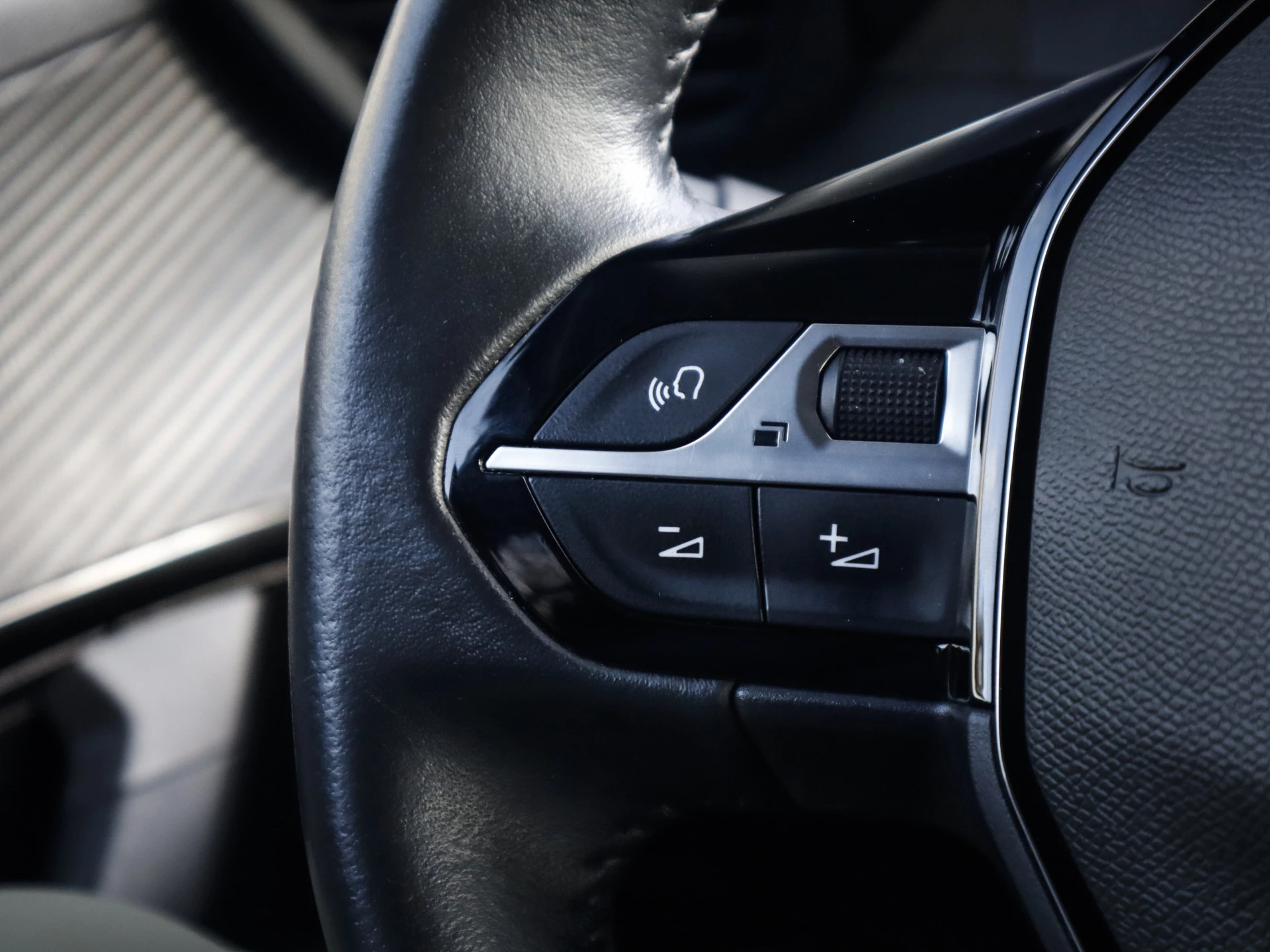 Hoofdafbeelding Peugeot e-2008