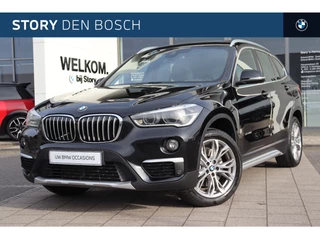 BMW X1 xDrive20i High Executive xLine Automaat / Panoramadak / Trekhaak / Sportstoelen / Achteruitrijcamera / LED / Comfort Access / Head-Up / Park Assistant
