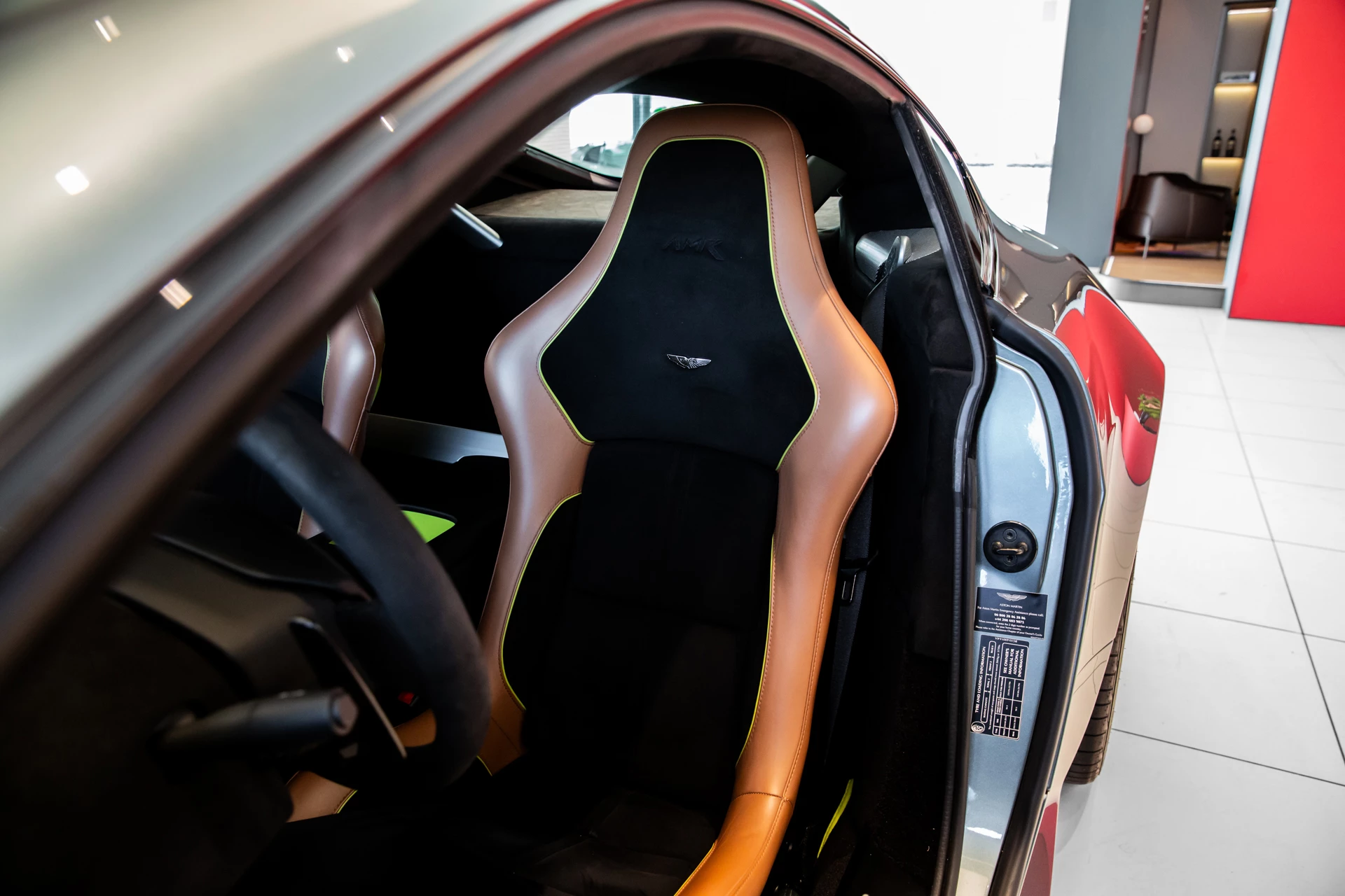 Hoofdafbeelding Aston Martin V8 Vantage