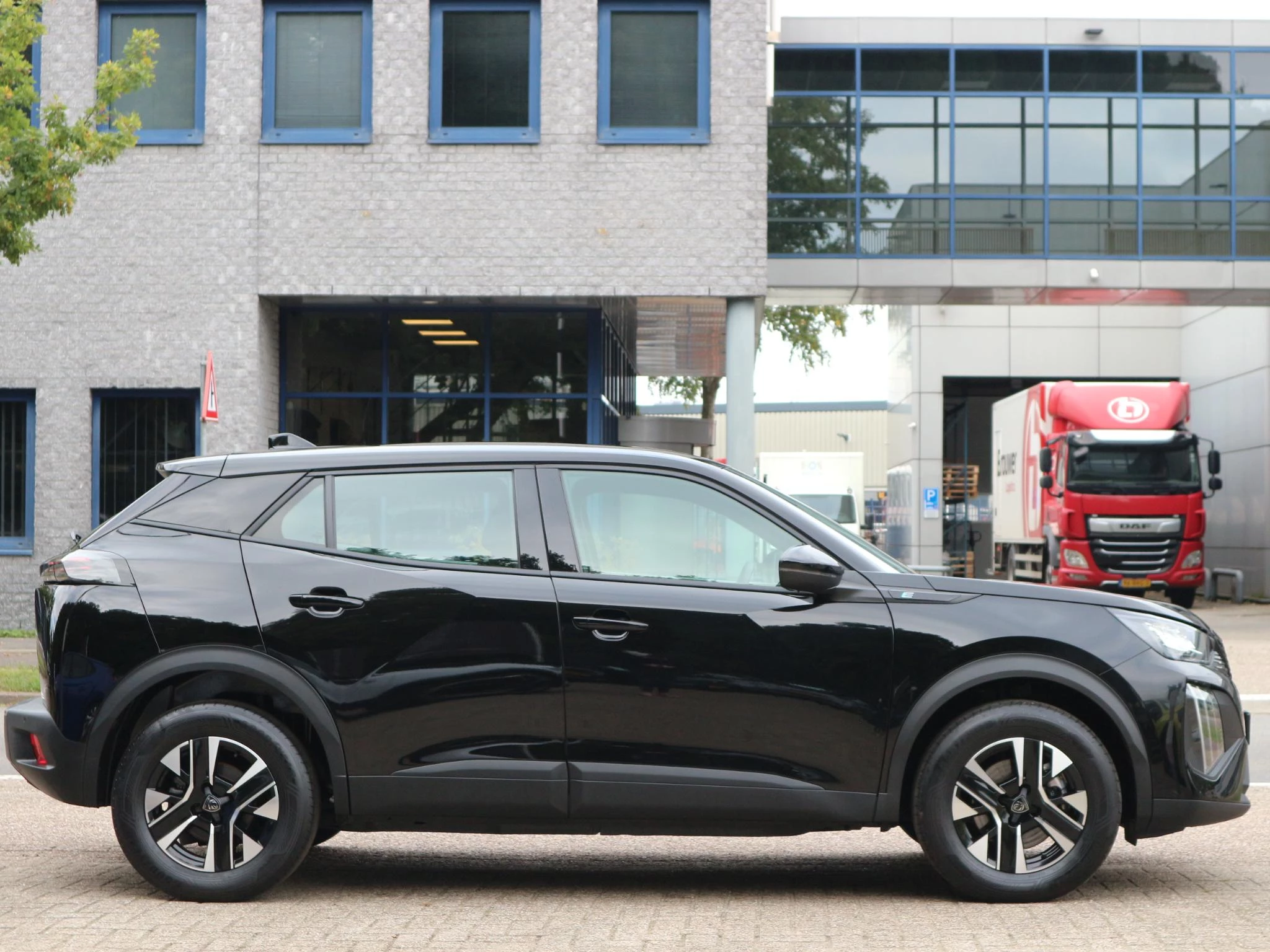 Hoofdafbeelding Peugeot e-2008