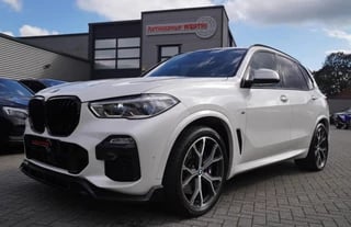 Hoofdafbeelding BMW X5 BMW X5 XDrive30d High Executive | M-pakket | Panorama | 360 Camera | Massage | Trekhaak elektrisch | Adaptieve cruise | Head up |