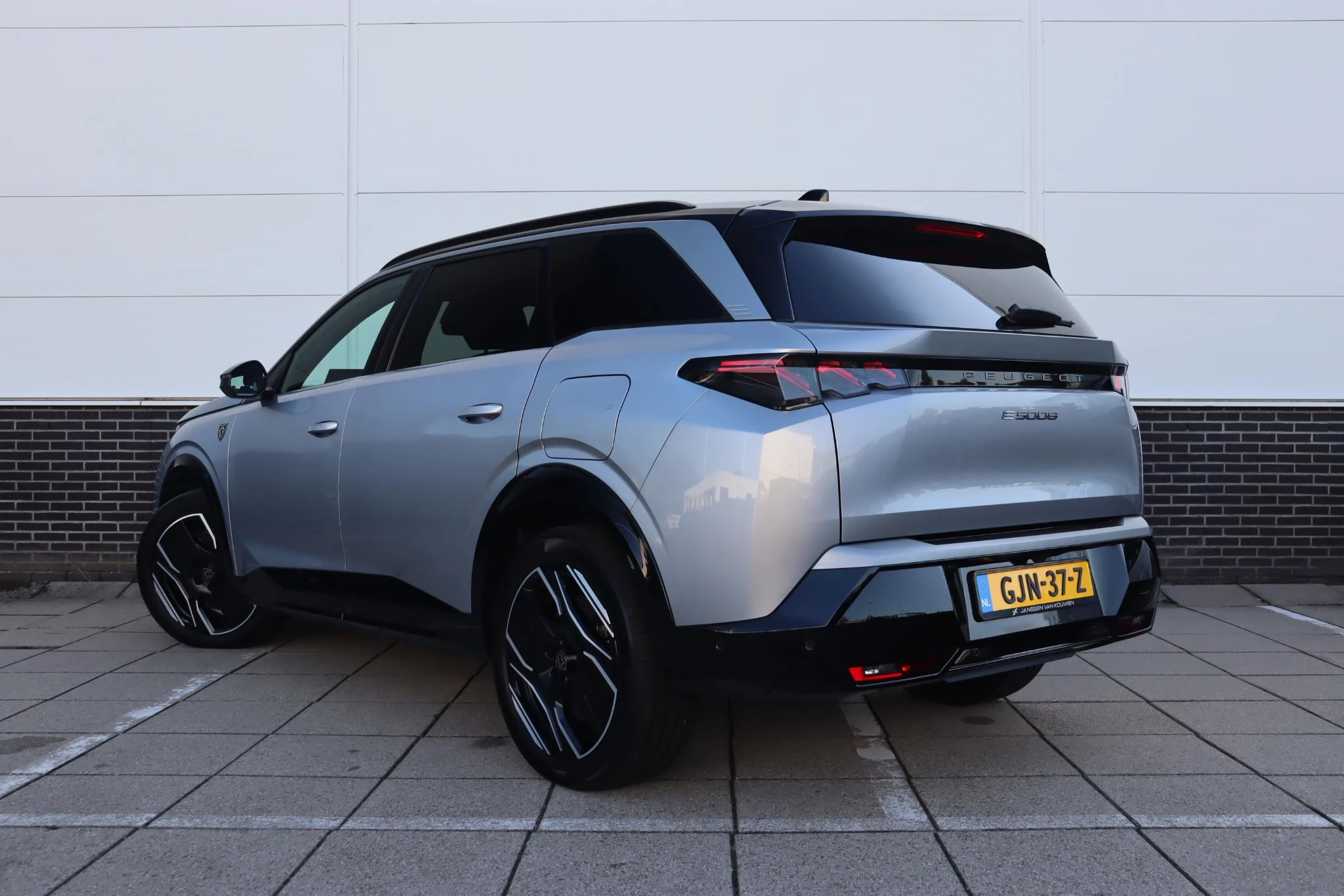 Hoofdafbeelding Peugeot e-5008