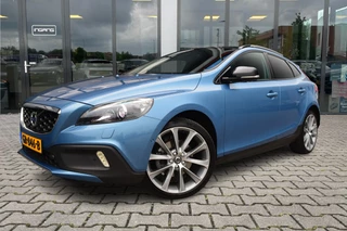Hoofdafbeelding Volvo V40 Volvo V40 Cross Country 1.6 T4 Summum | Pano | Camera | Trekhaak |
