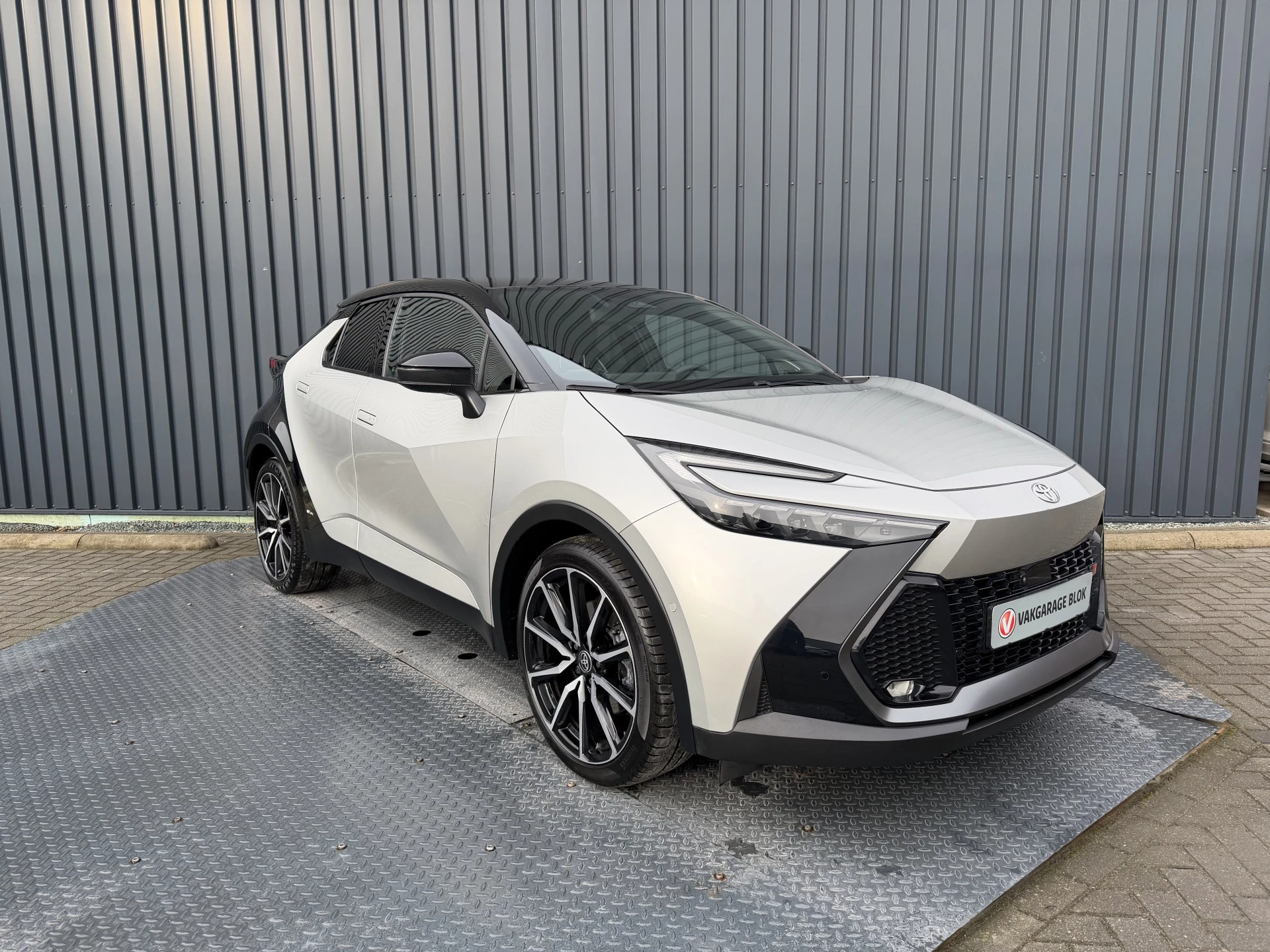 Hoofdafbeelding Toyota C-HR