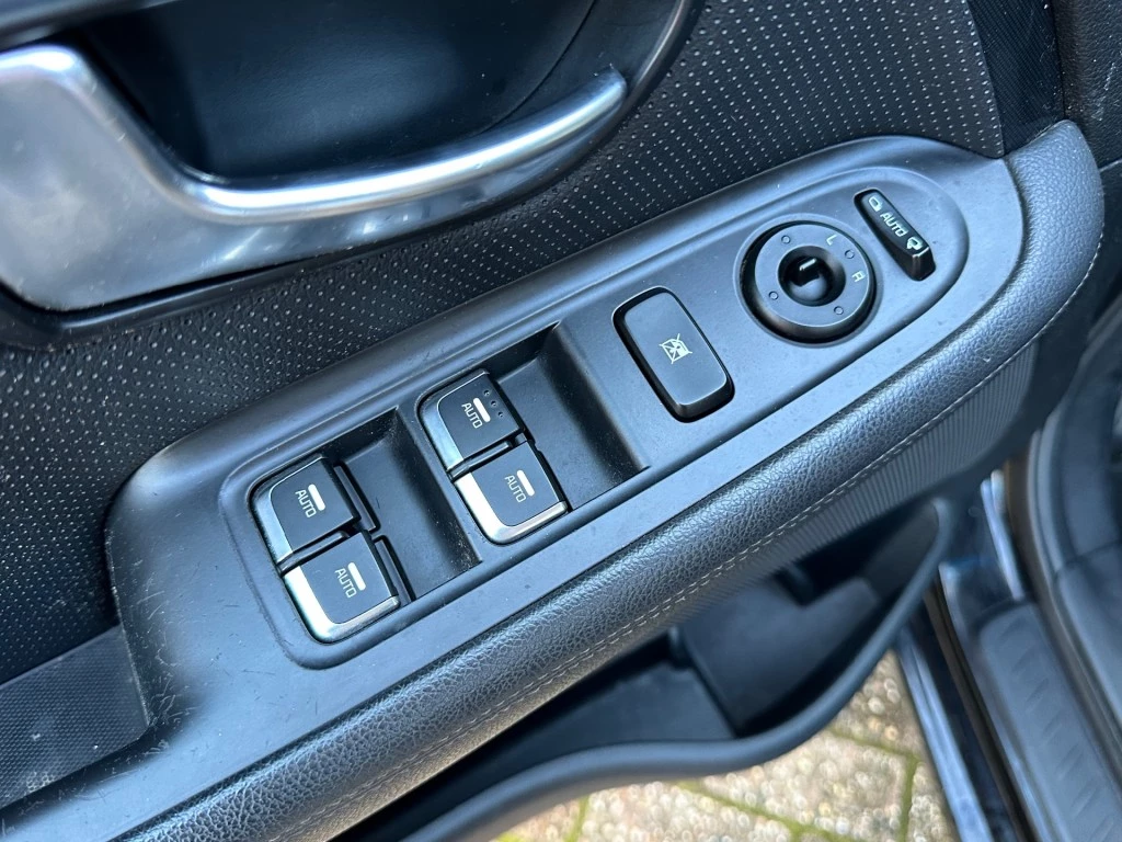 Hoofdafbeelding Kia Carens