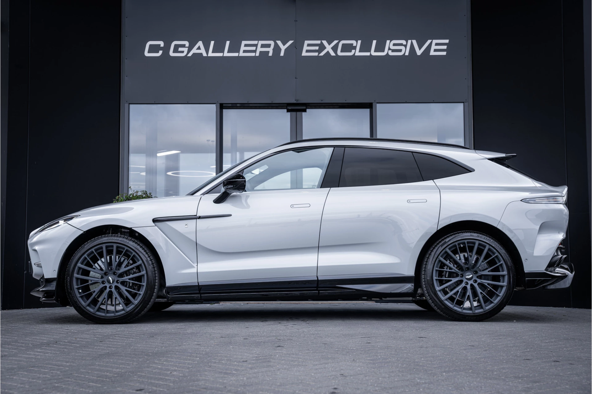 Hoofdafbeelding Aston Martin DBX
