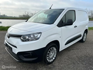 Hoofdafbeelding Toyota ProAce Toyota PROACE CITY 1.2 Turbo Navigator 3e Zitplaats