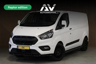 Ford Transit Custom 340 2.0 TDCI 190 PK L2H1 | Raptor Edition | Blind Spot | Bi-Xenon | Navigatie | Camera | CarPlay | 3-Zitter | DAB | Cruise control | PDC V+A | LED | Nieuwe APK | Dealer onderhouden