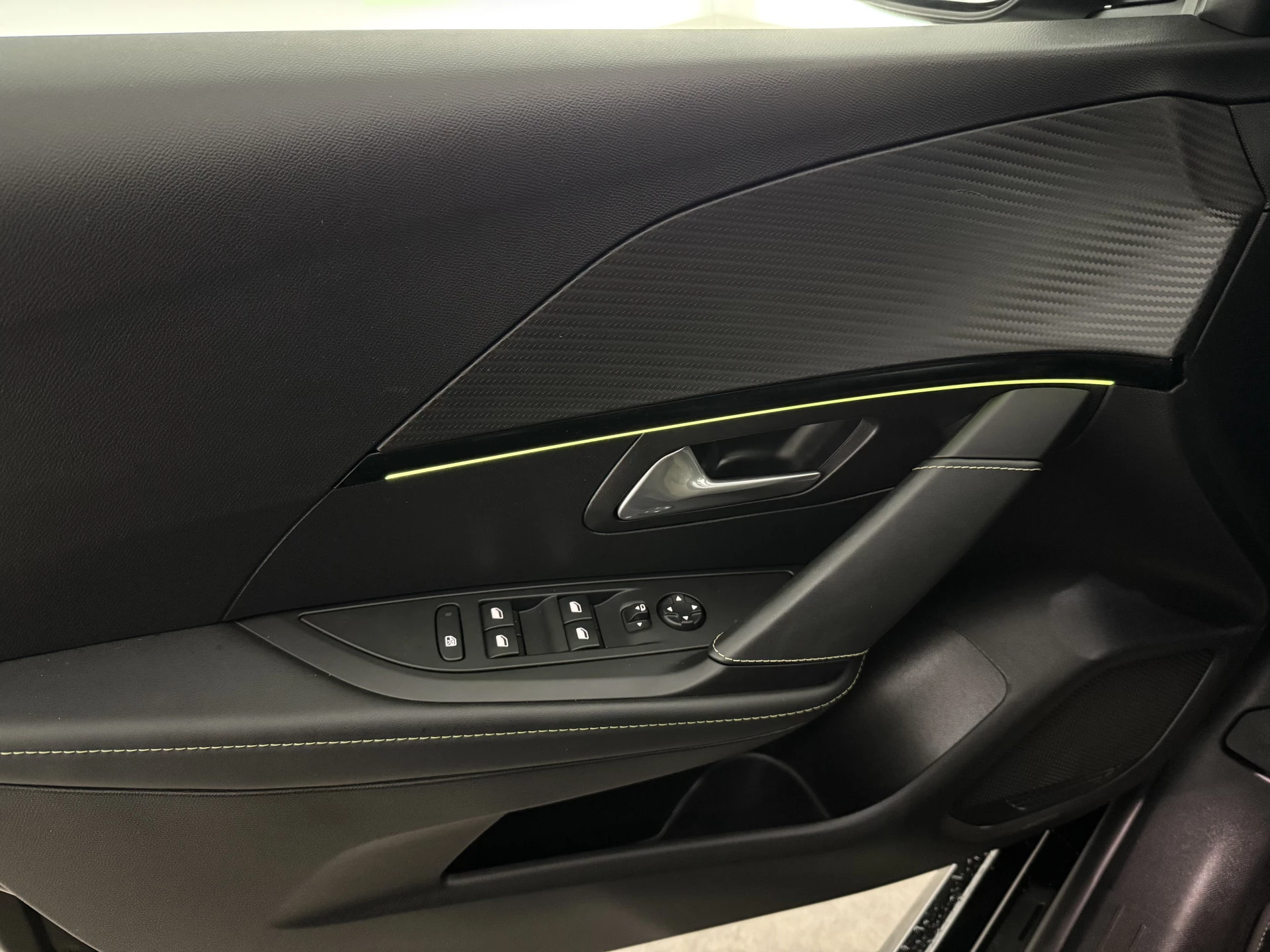 Hoofdafbeelding Peugeot e-208