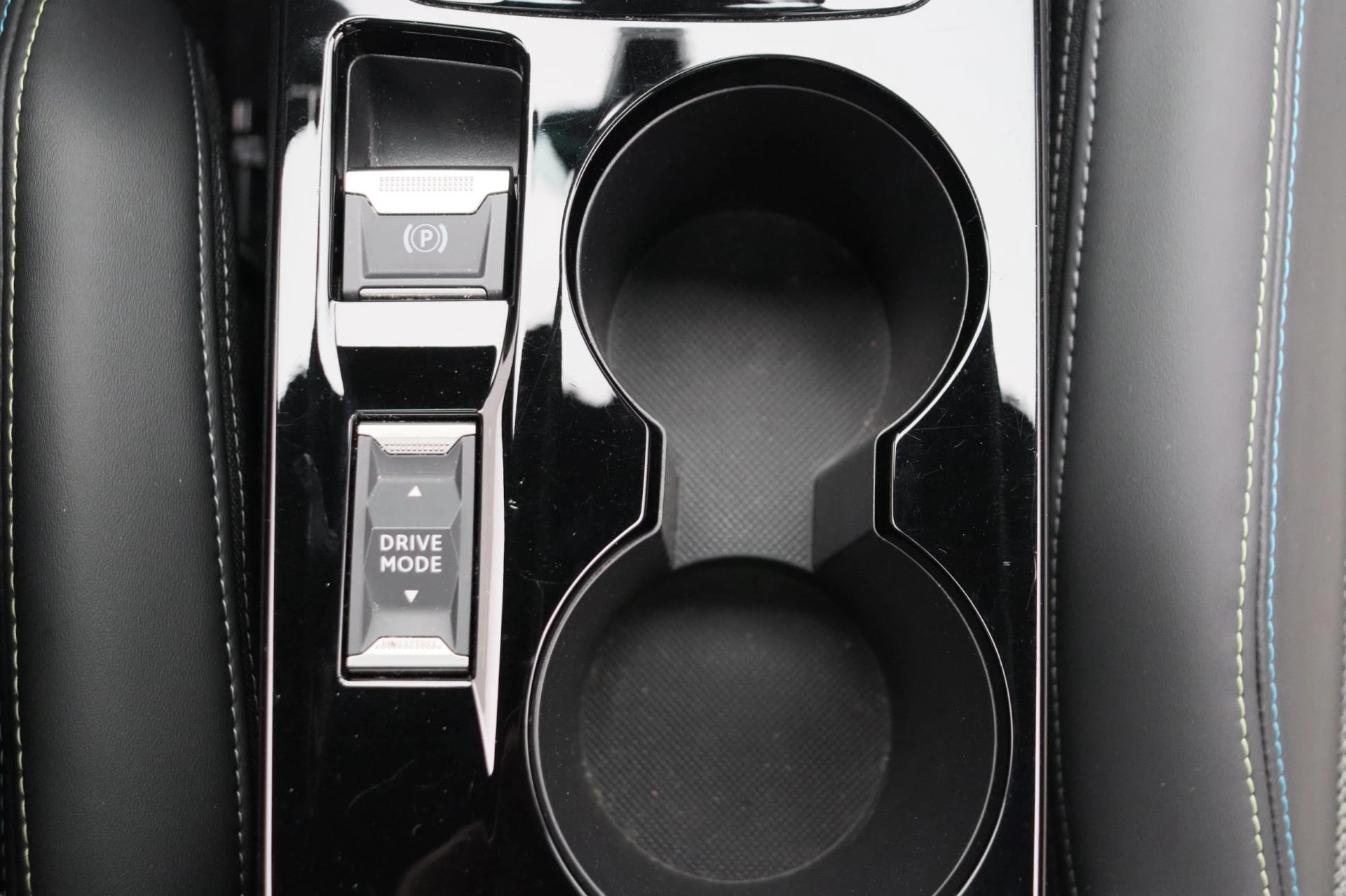 Hoofdafbeelding Peugeot e-208