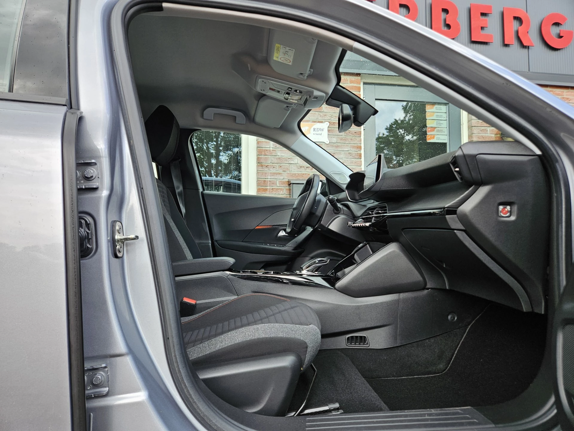Hoofdafbeelding Peugeot e-2008