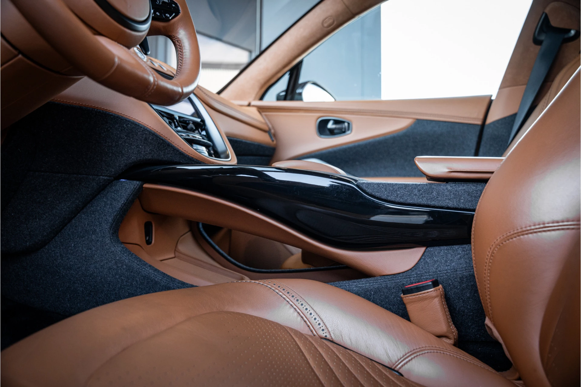 Hoofdafbeelding Aston Martin DBX